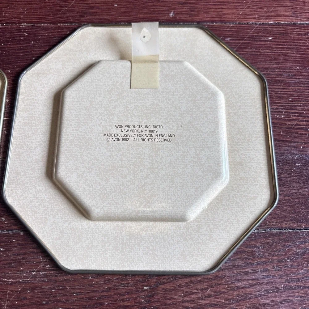 Vtg 1982 Avon Printed Recipe Tin Plates For Hanging England Set of 2 Granny Core